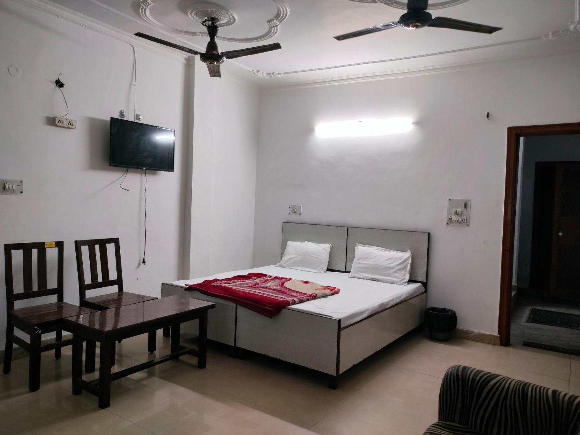 Bed & Breakfast Lotus - 1 Min Walk In From Nizamuddin Railway Station *