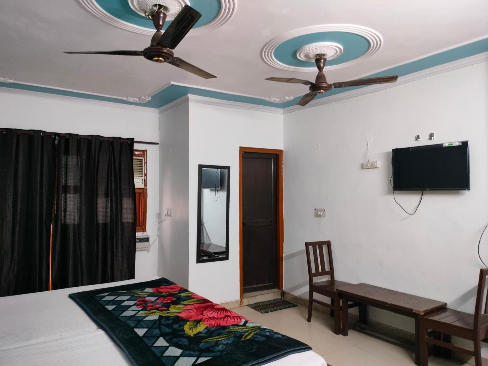 Lotus - 1 Min Walk In From Nizamuddin Railway Station Bed & Breakfast *