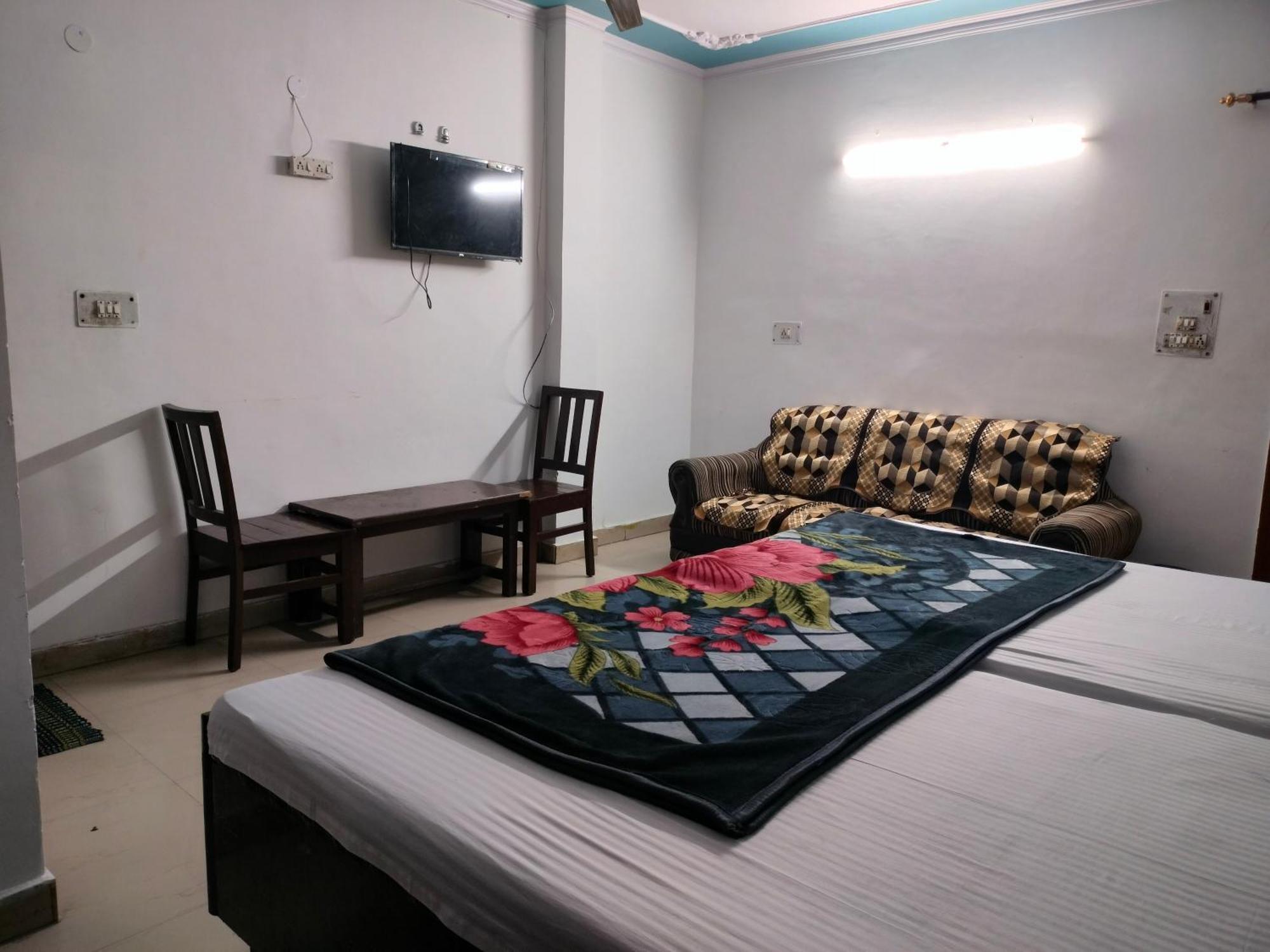 Lotus - 1 Min Walk In From Nizamuddin Railway Station Bed & Breakfast New Delhi