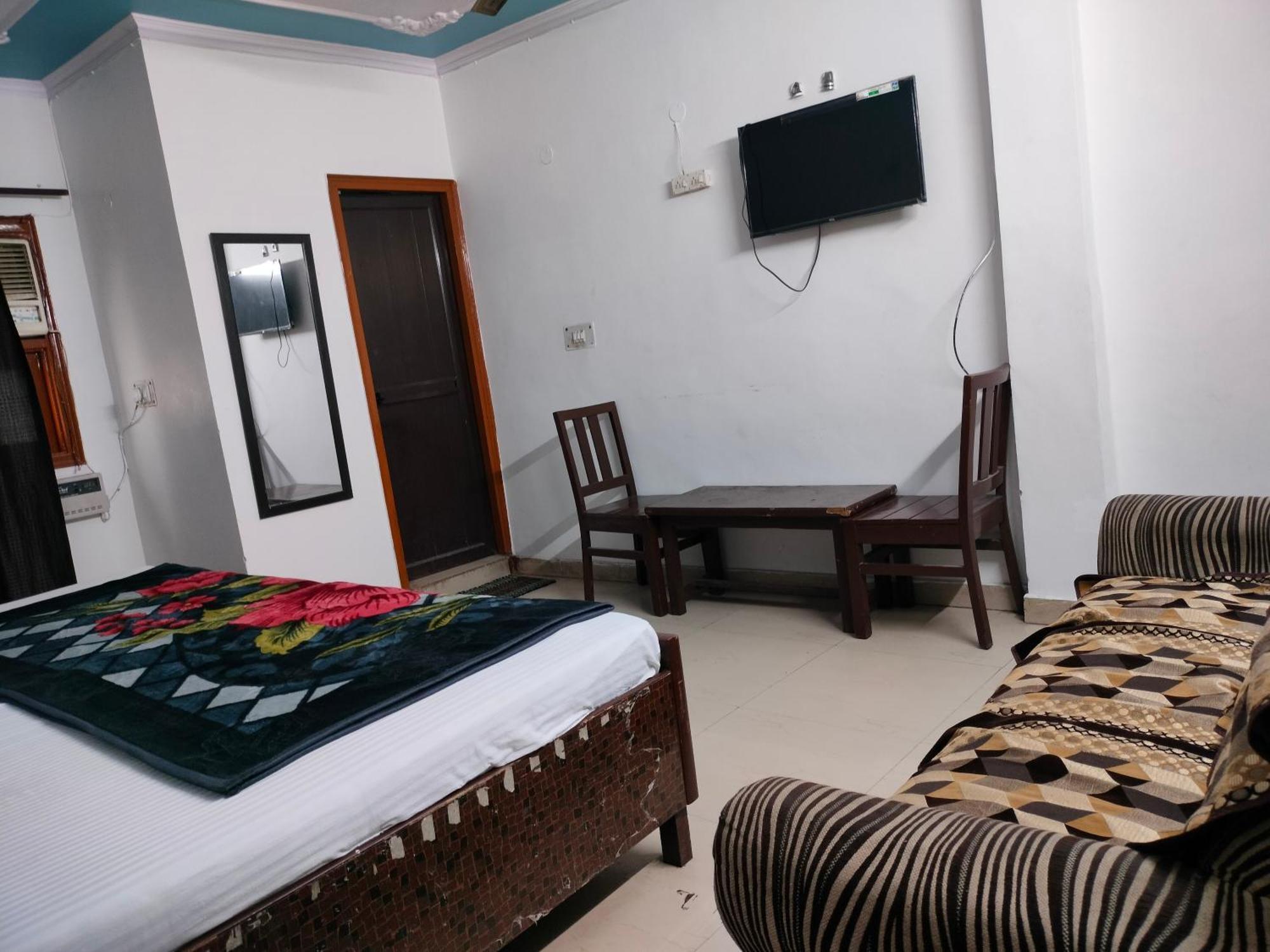 Lotus - 1 Min Walk In From Nizamuddin Railway Station Bed & Breakfast *